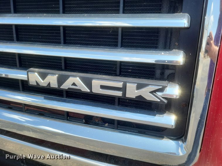 image for item DR4965 2015 Mack  CXU semi truck