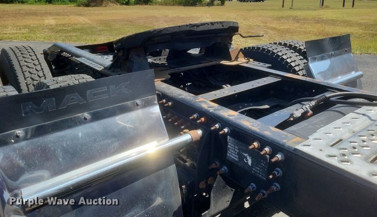 image for item DR4965 2015 Mack  CXU semi truck