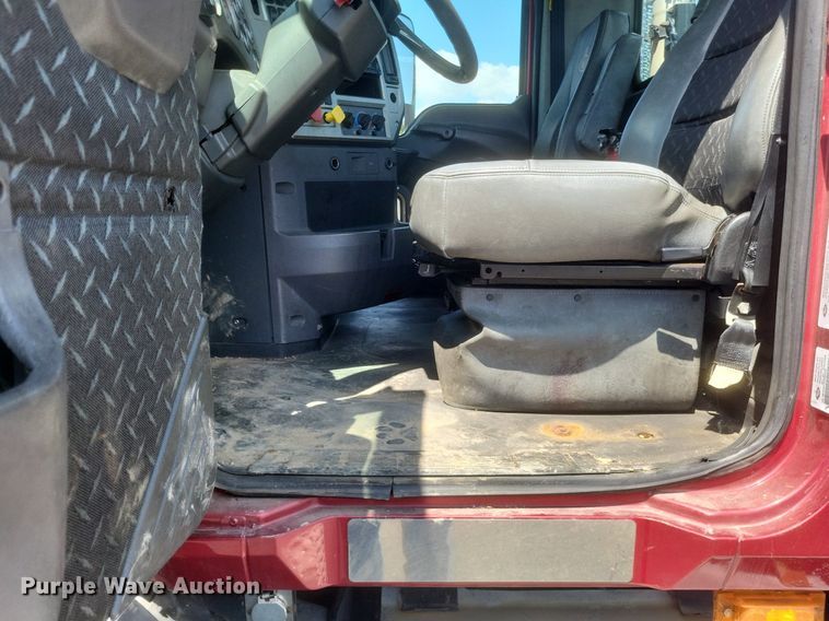 image for item DR4965 2015 Mack  CXU semi truck