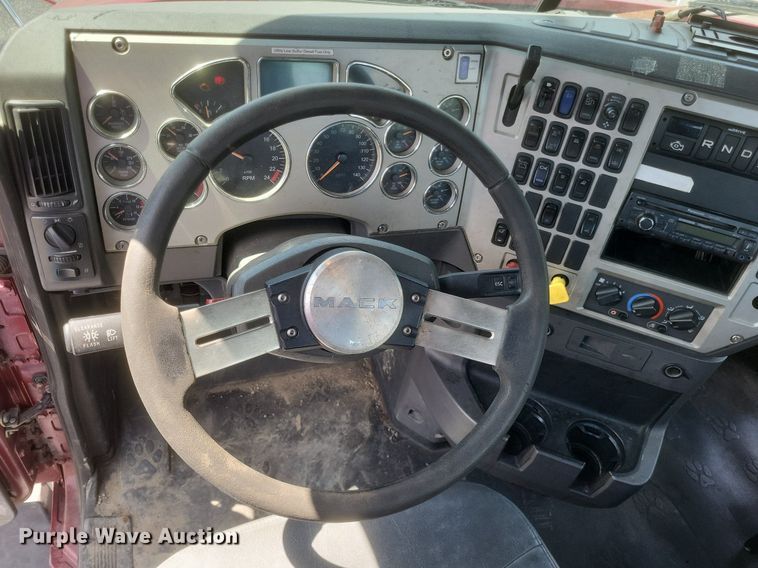 image for item DR4965 2015 Mack  CXU semi truck