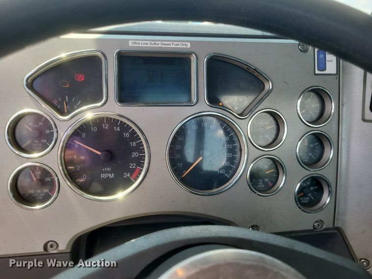 image for item DR4965 2015 Mack  CXU semi truck