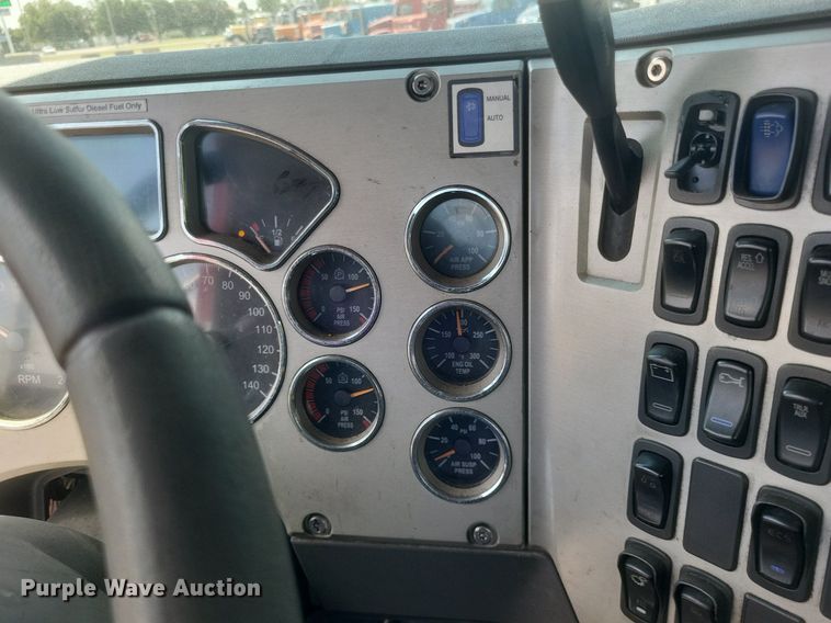 image for item DR4965 2015 Mack  CXU semi truck