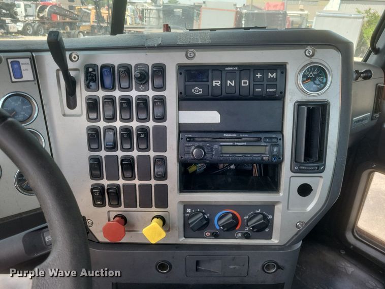 image for item DR4965 2015 Mack  CXU semi truck