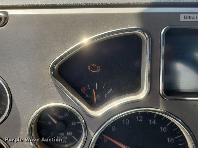 image for item DR4965 2015 Mack  CXU semi truck