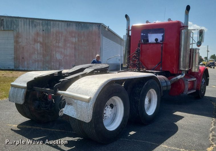 image for item DR4966 1993 Peterbilt  379 semi truck