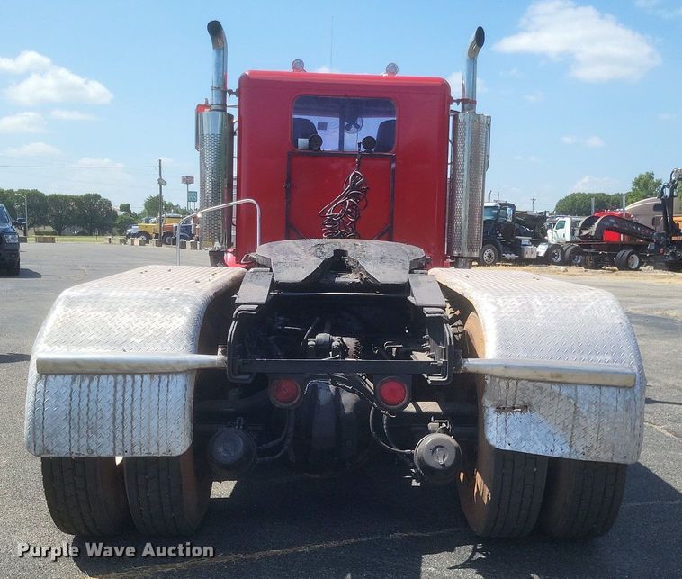 image for item DR4966 1993 Peterbilt  379 semi truck