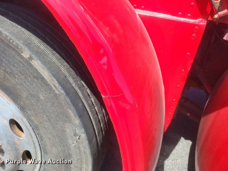 image for item DR4966 1993 Peterbilt  379 semi truck