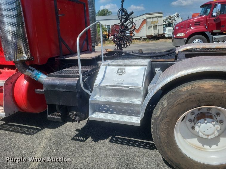 image for item DR4966 1993 Peterbilt  379 semi truck