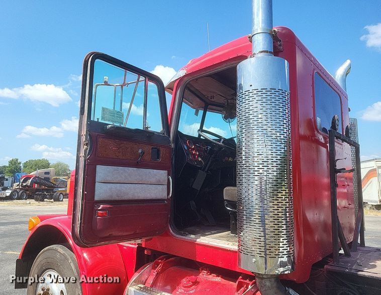 image for item DR4966 1993 Peterbilt  379 semi truck