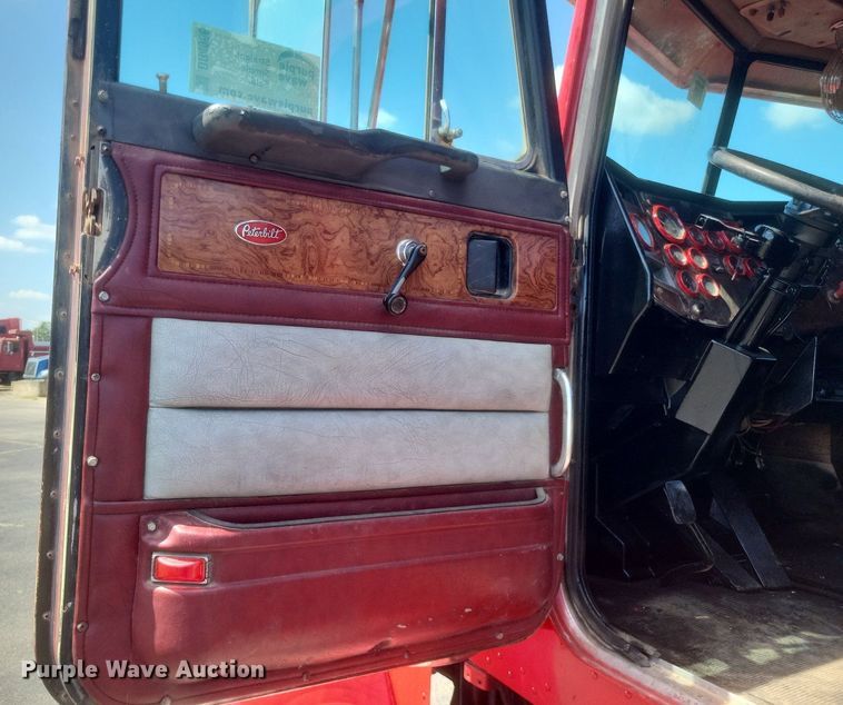 image for item DR4966 1993 Peterbilt  379 semi truck