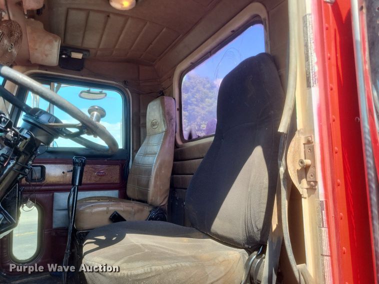 image for item DR4966 1993 Peterbilt  379 semi truck