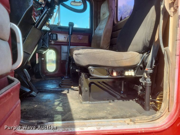 image for item DR4966 1993 Peterbilt  379 semi truck