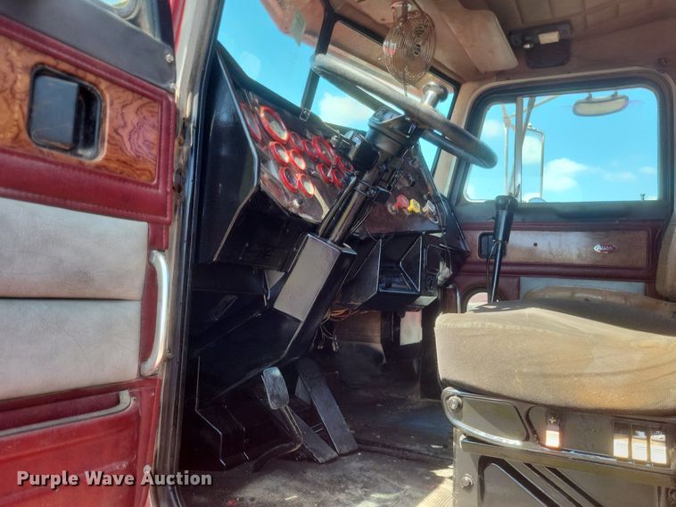 image for item DR4966 1993 Peterbilt  379 semi truck