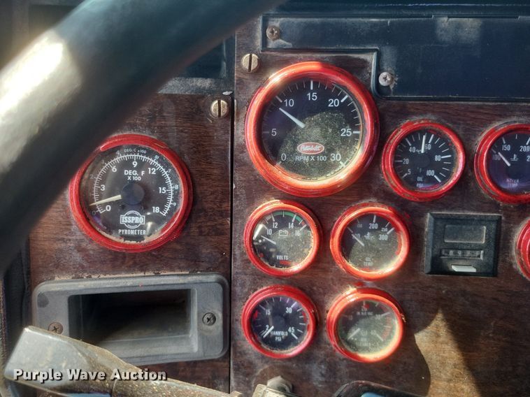 image for item DR4966 1993 Peterbilt  379 semi truck