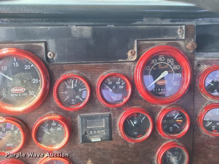 image for item DR4966 1993 Peterbilt  379 semi truck