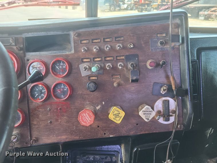 image for item DR4966 1993 Peterbilt  379 semi truck