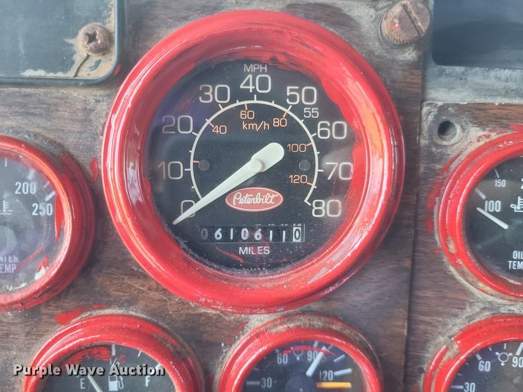image for item DR4966 1993 Peterbilt  379 semi truck