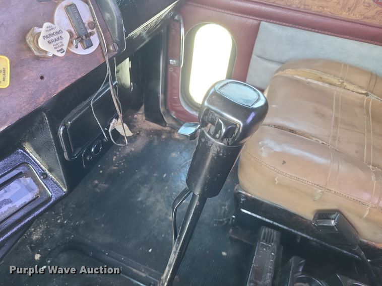 image for item DR4966 1993 Peterbilt  379 semi truck