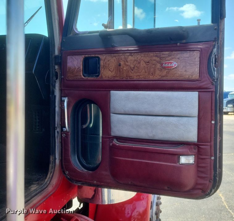 image for item DR4966 1993 Peterbilt  379 semi truck