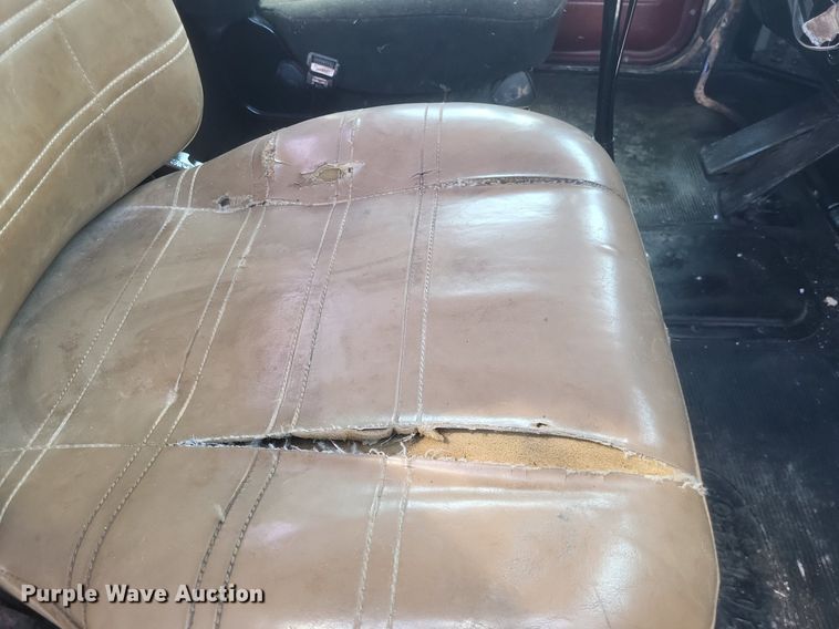 image for item DR4966 1993 Peterbilt  379 semi truck