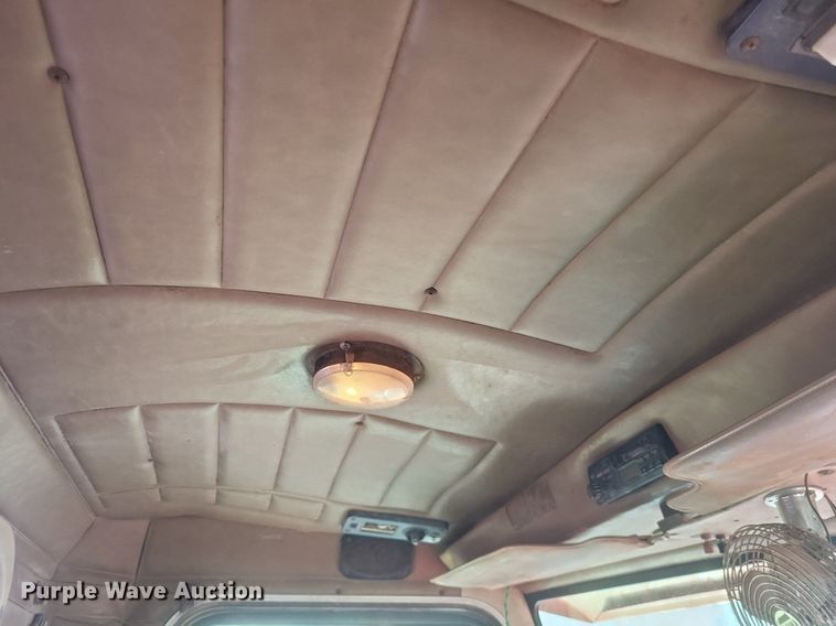 image for item DR4966 1993 Peterbilt  379 semi truck