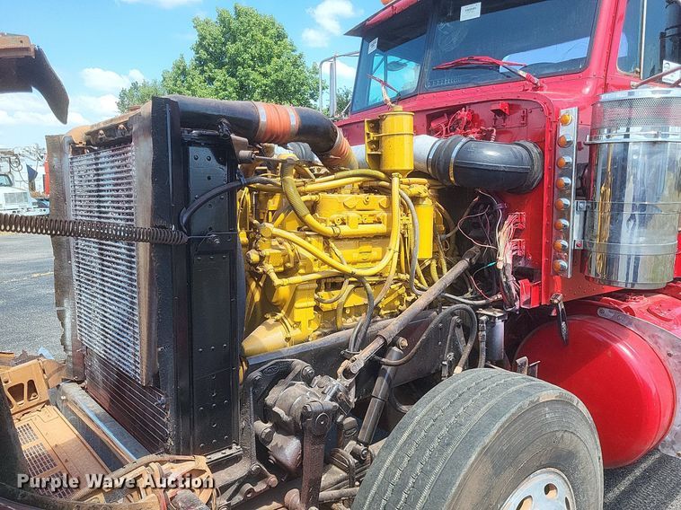 image for item DR4966 1993 Peterbilt  379 semi truck