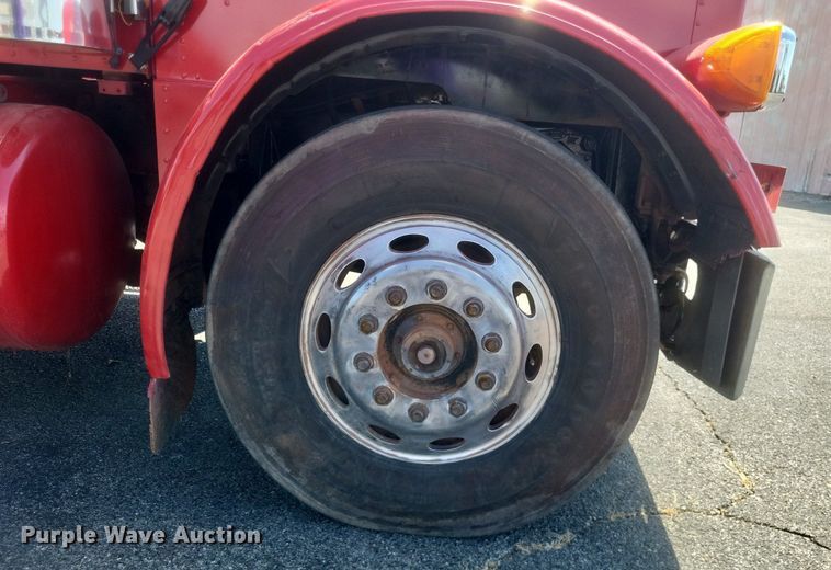 image for item DR4966 1993 Peterbilt  379 semi truck