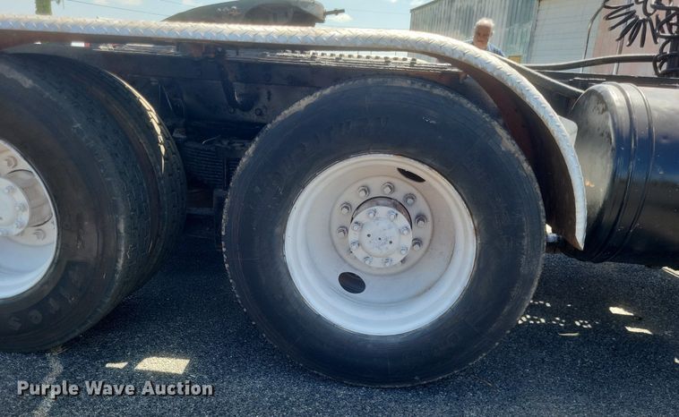 image for item DR4966 1993 Peterbilt  379 semi truck