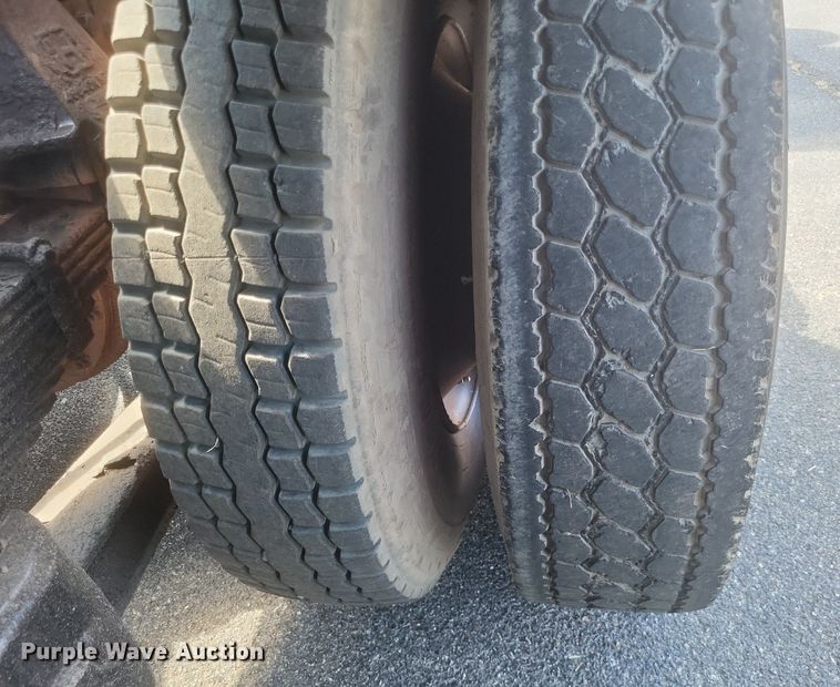 image for item DR4966 1993 Peterbilt  379 semi truck