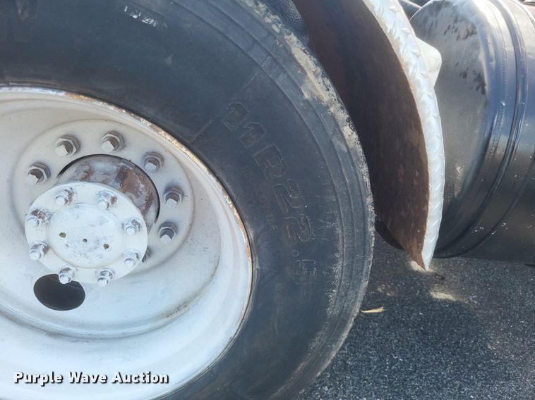 image for item DR4966 1993 Peterbilt  379 semi truck