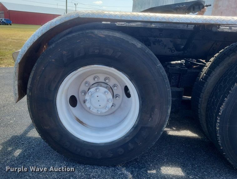 image for item DR4966 1993 Peterbilt  379 semi truck