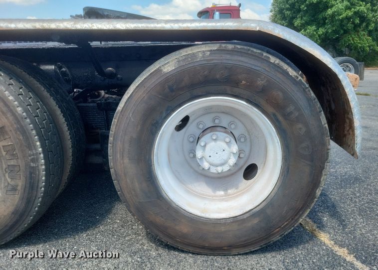 image for item DR4966 1993 Peterbilt  379 semi truck