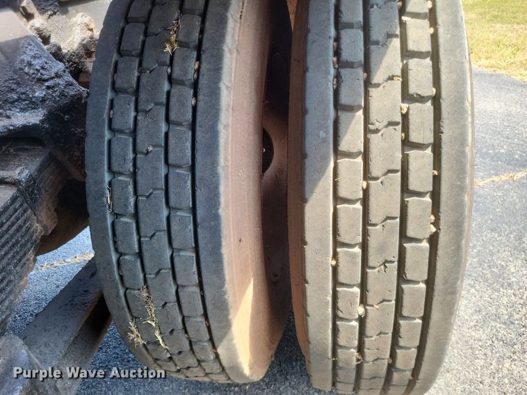 image for item DR4966 1993 Peterbilt  379 semi truck