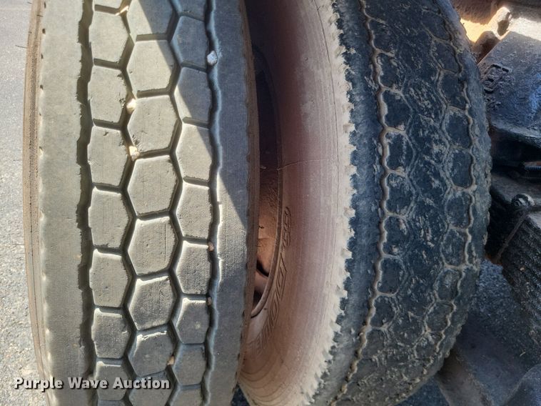 image for item DR4966 1993 Peterbilt  379 semi truck