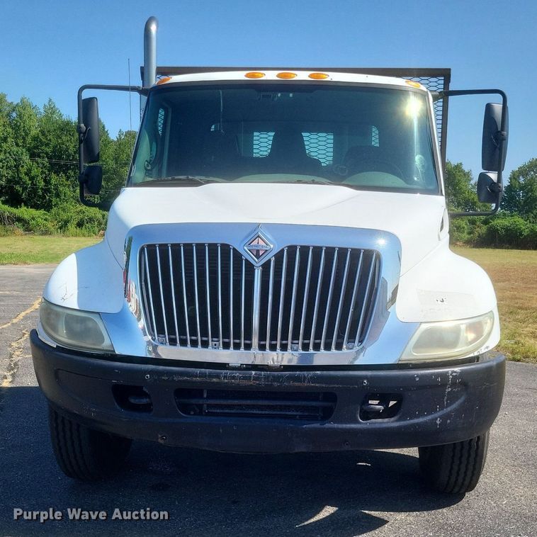 image for item DR4967 2007 International  4300 flatbed truck