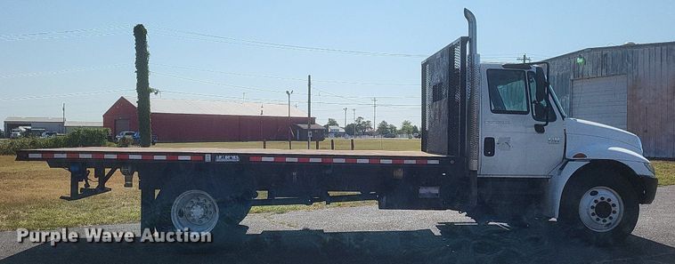 image for item DR4967 2007 International  4300 flatbed truck