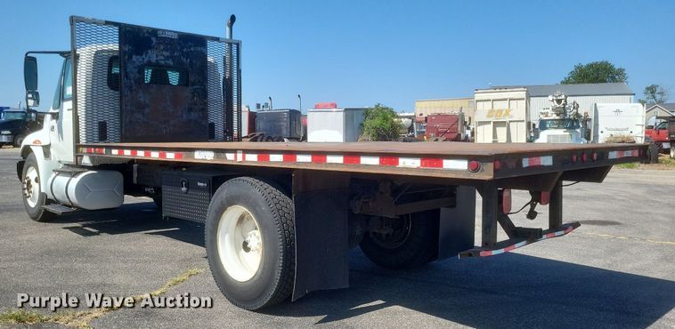 image for item DR4967 2007 International  4300 flatbed truck