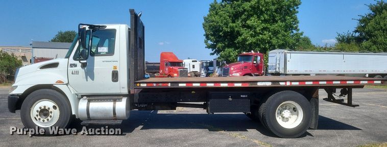 image for item DR4967 2007 International  4300 flatbed truck
