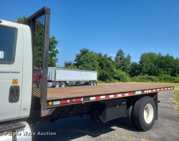 image for item DR4967 2007 International  4300 flatbed truck