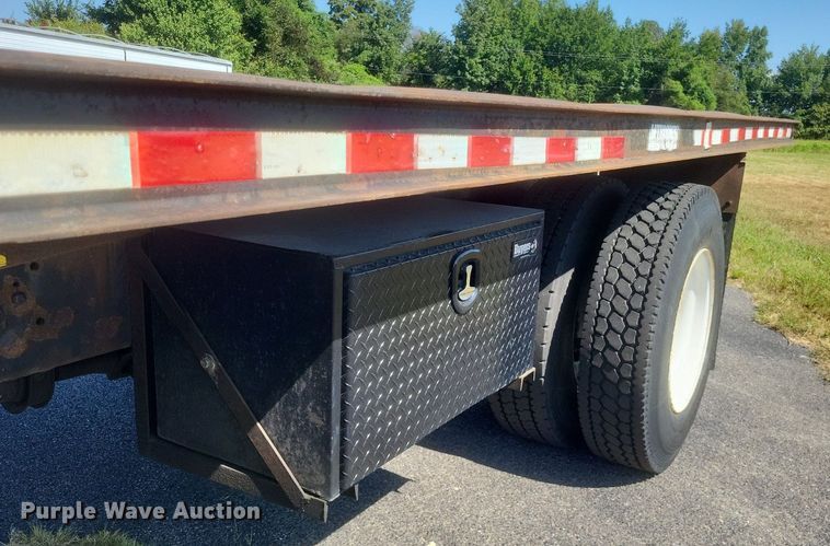 image for item DR4967 2007 International  4300 flatbed truck