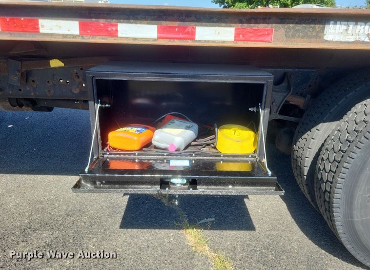 image for item DR4967 2007 International  4300 flatbed truck