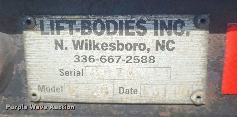 image for item DR4967 2007 International  4300 flatbed truck