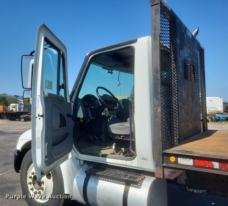 image for item DR4967 2007 International  4300 flatbed truck