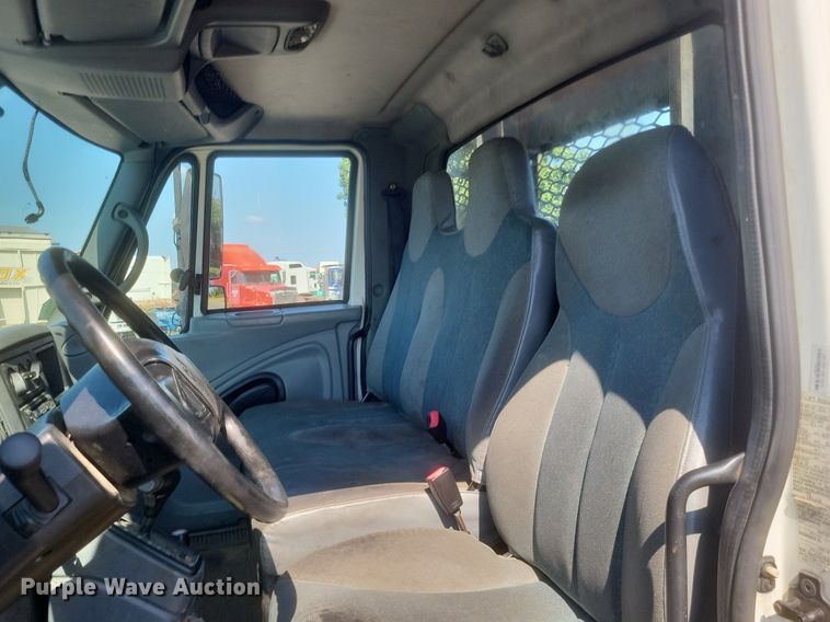 image for item DR4967 2007 International  4300 flatbed truck