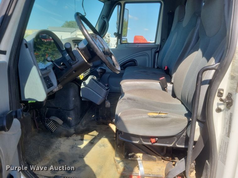 image for item DR4967 2007 International  4300 flatbed truck