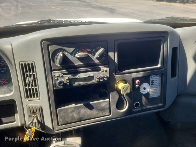 image for item DR4967 2007 International  4300 flatbed truck