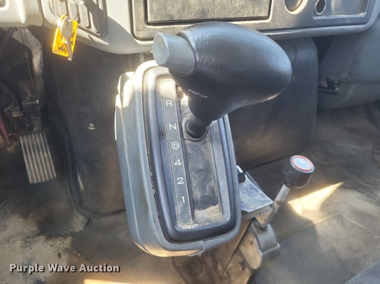 image for item DR4967 2007 International  4300 flatbed truck