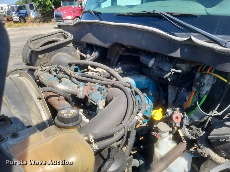 image for item DR4967 2007 International  4300 flatbed truck