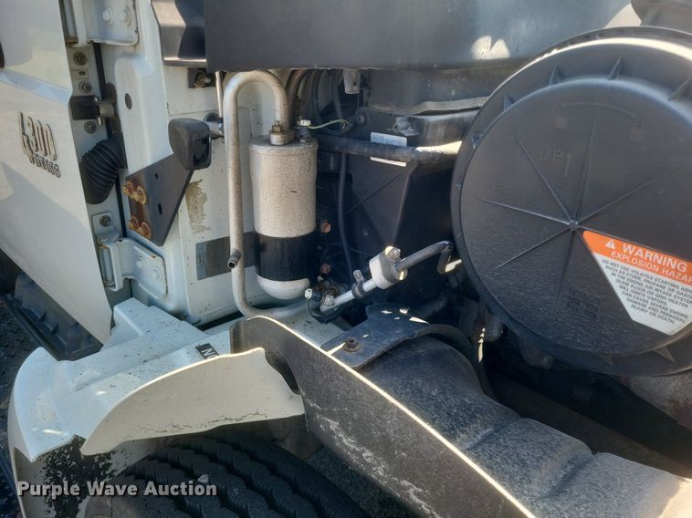 image for item DR4967 2007 International  4300 flatbed truck