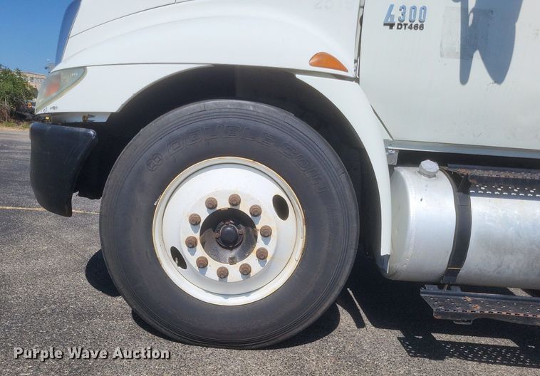 image for item DR4967 2007 International  4300 flatbed truck